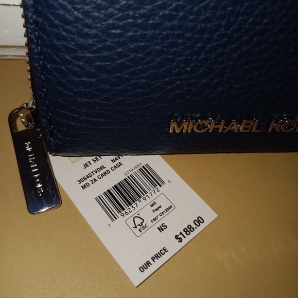 NEW! Michael Kors Jet Set Travel Medium Zip Around Card Case Wallet - Picture 2 of 3